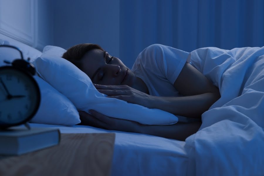 Zalety spania bez bielizny – zdecyduj czy warto!